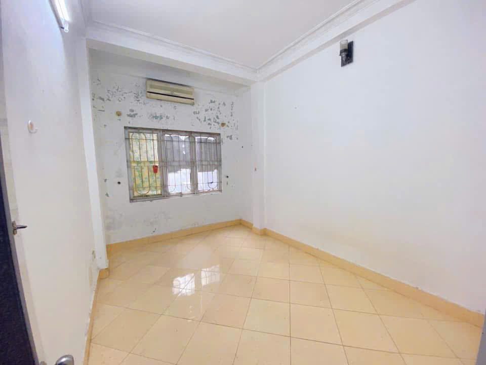 Cho thuê nhà nguyên căn ngõ 111 Giáp Bát 4 tầng x 35m2, 5 ngủ, 10.5tr ở gđ, nhóm - Ảnh 3